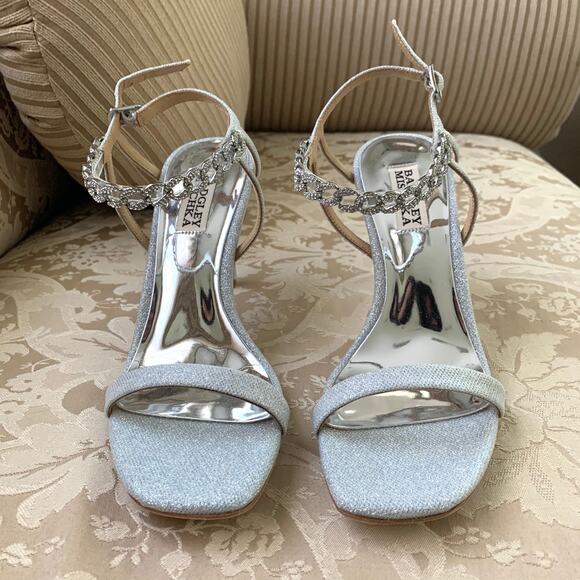 NEW Badgley Mischka Kai Jeweled Chain Detail Heels in Silver - Picture 6 of 12